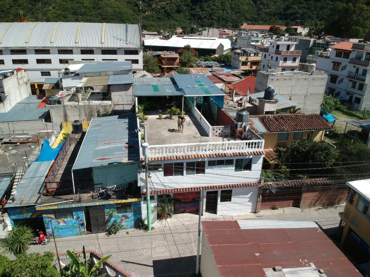 Victorias Hotel Panajachel Buitenkant foto