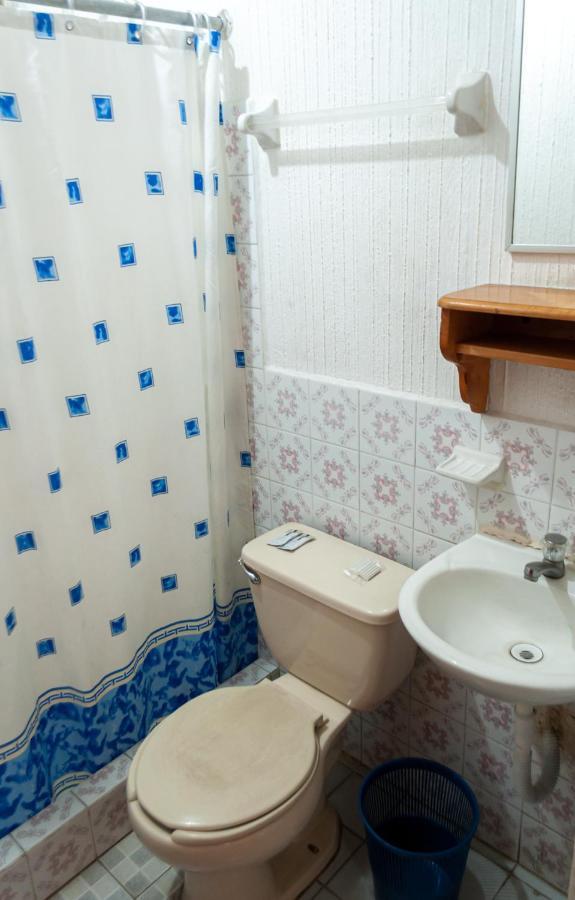 Victorias Hotel Panajachel Buitenkant foto