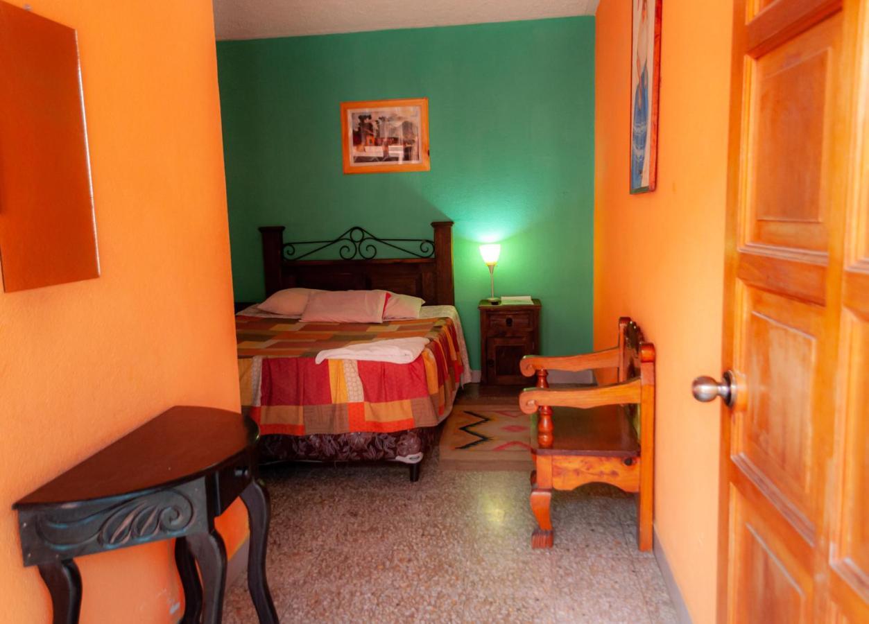 Victorias Hotel Panajachel Buitenkant foto