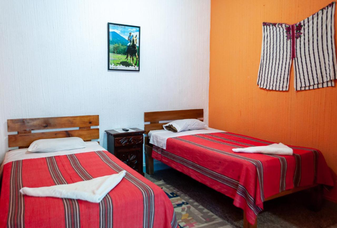 Victorias Hotel Panajachel Buitenkant foto