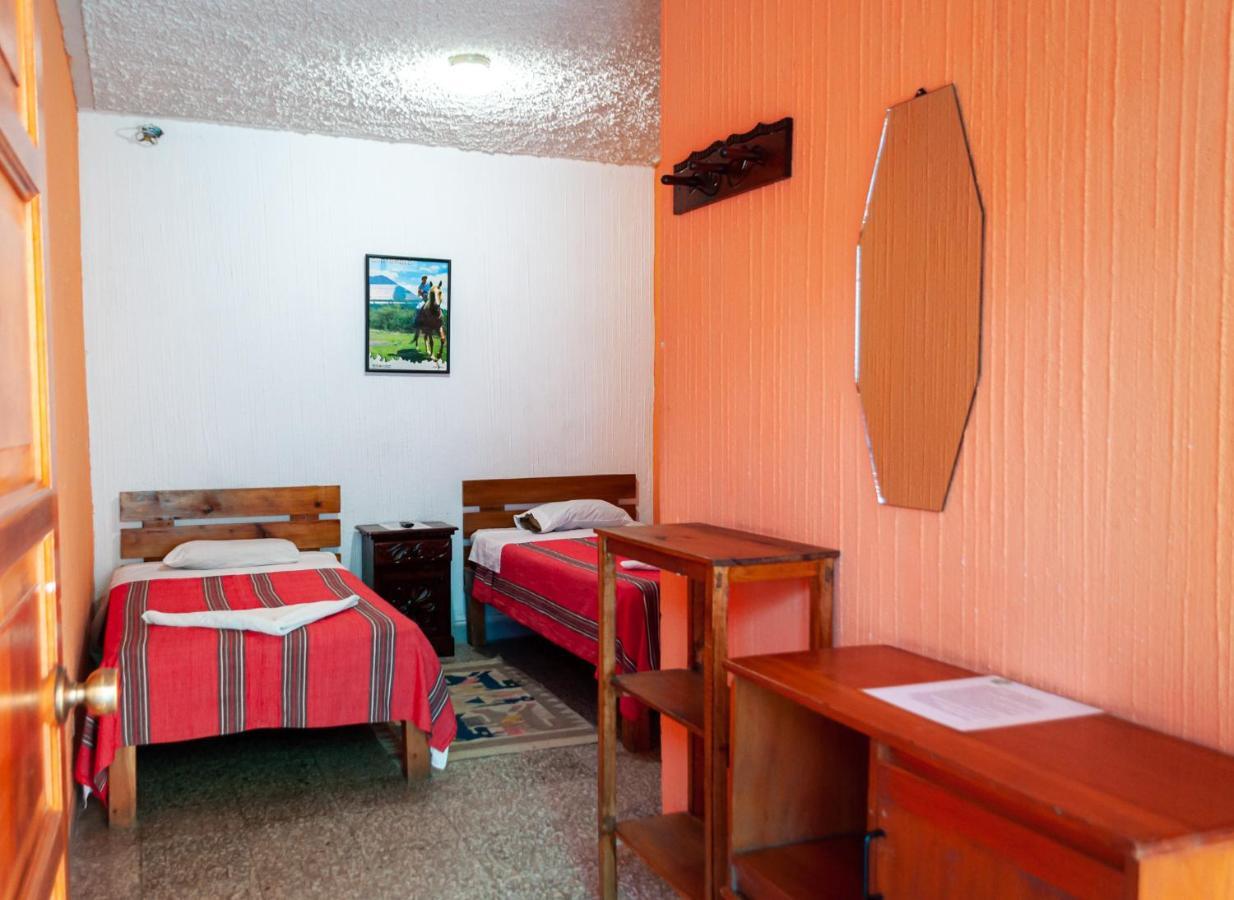 Victorias Hotel Panajachel Buitenkant foto